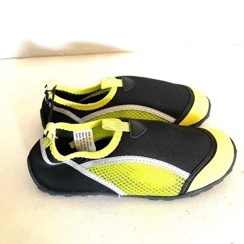 SUN & SKY kids black & yellow mesh water shoes -L